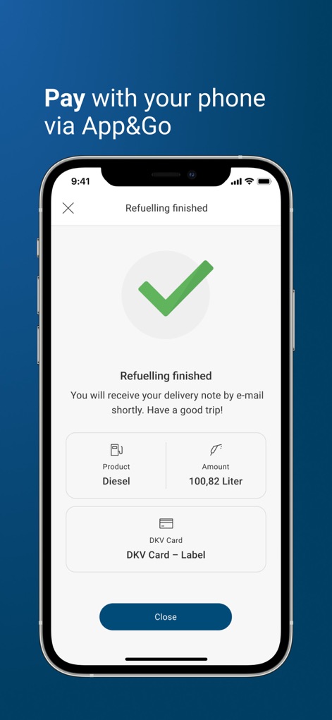 DKV Mobility - La función APP&GO simplifica el pago, confirmando la finalización de la recarga con un distintivo tick verde y detallando la transacción, como el "Product" Diesel y el "Amount" de 100.82 Litros.