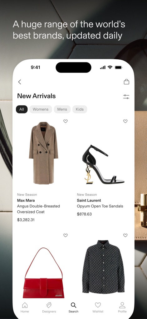 CETTIRE - La sección de Novedades muestra una curada selección de productos como un abrigo Max Mara y sandalias Saint Laurent, permitiendo a los usuarios filtrar fácilmente por categorías como "Mujer", "Hombre" e "Infantil".