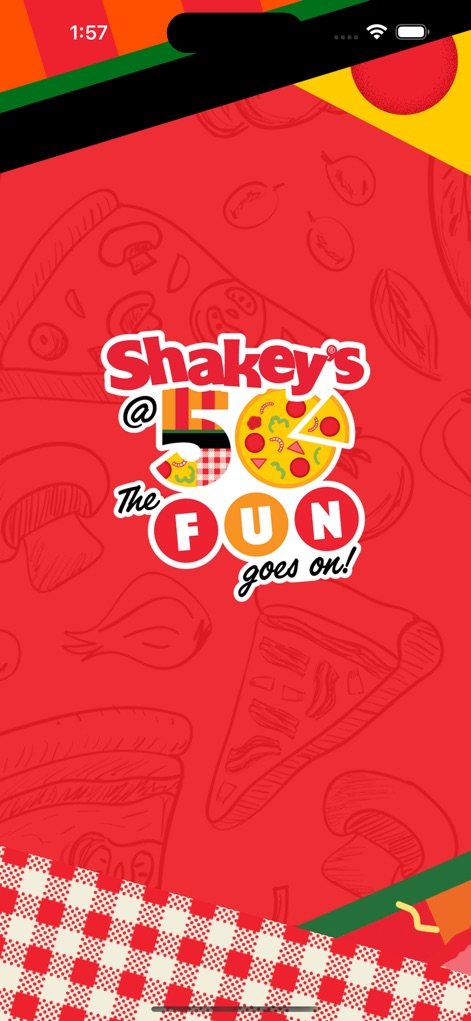 Shakey's Super App - アプリのローディング画面では、Shakey'sのロゴと「@50 The FUN goes on!」というメッセージが、ピザのイラストが施された賑やかな赤い背景の上に大きく表示され、ブランドの世界観を印象づけています。