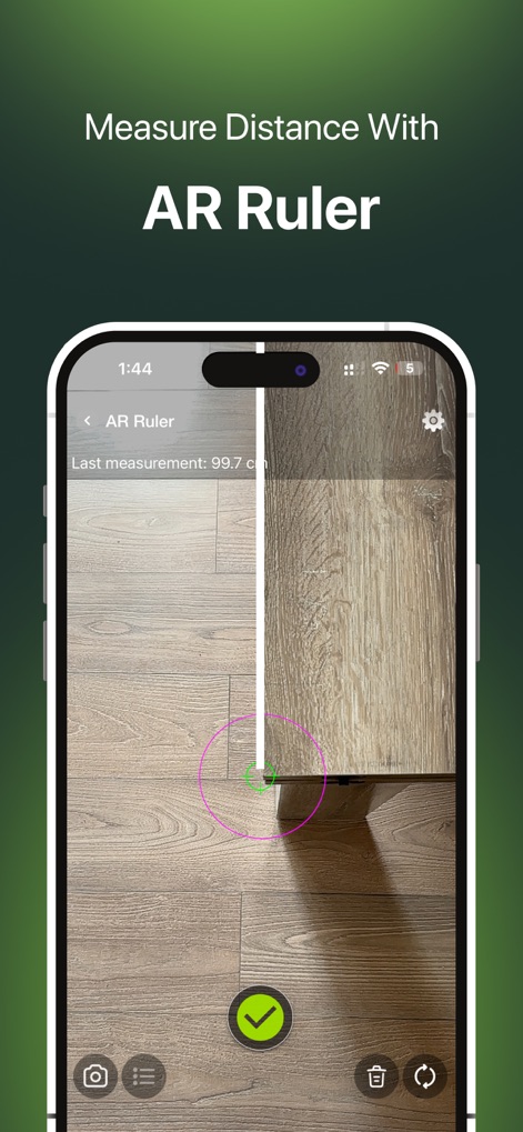 Bubble Level for iPhone - El medidor de realidad aumentada permite a los usuarios medir distancias con precisión, como lo demuestra la medición de 99.7 cm entre dos superficies de madera.
