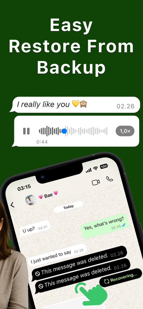 Recover Deleted Message - WARB - La herramienta facilita la restauración de mensajes, evidenciado por el indicador de "Recovering..." en las burbujas de chat y la interacción del dedo sobre la pantalla para iniciar el proceso.