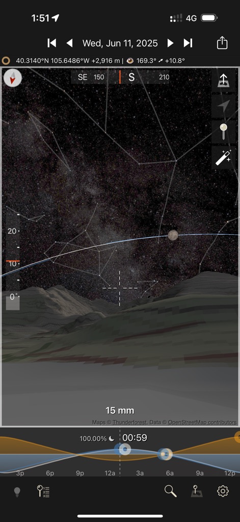 Photographer's Ephemeris 3D - 天体写真の計画に役立つこの画面では、リアルにシミュレートされた天の川の表示と、現在の時刻（00:59）における満月（100%）の位置や他の星々の配置を詳細に確認できます。