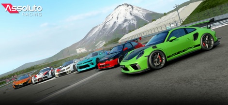 Assoluto Racing - Esta imagen resalta la amplia colección de vehículos licenciados disponibles en la aplicación, exhibidos con un imponente paisaje de fondo que añade realismo al entorno.