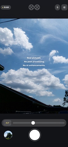 QuickFrame - True RAW Camera Screenshot 1 of 3