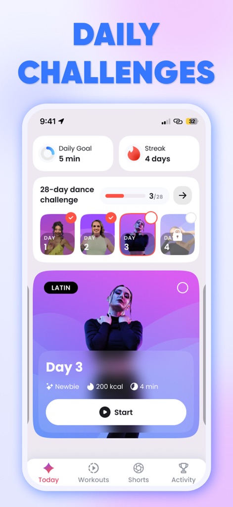 Dancebit: Home Dance Workouts - La aplicación estructura la rutina de los usuarios con desafíos diarios, visible en el desafío de 28 días que marca el progreso por jornadas y detalla el entrenamiento específico de cada día, como el ritmo Latin y las calorías quemadas.