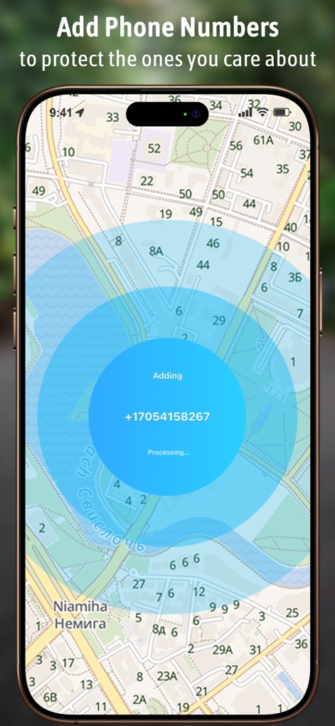 Spoten Phone Location Tracker - Die Oberfläche zeigt den unkomplizierten Prozess des Hinzufügens neuer Familienmitglieder durch die Eingabe ihrer Telefonnummer zur Standortfreigabe.