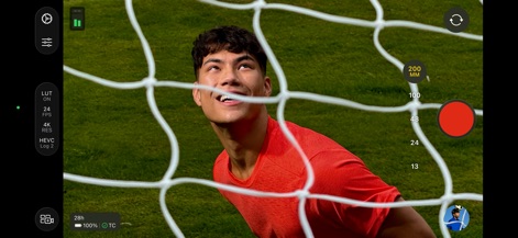 Final Cut Camera - Questo strumento permette di registrare dettagli dinamici con il codec HEVC Log 2, offrendo flessibilità nella post-produzione, e di selezionare lunghezze focali come "200 MM" per primi piani immersivi.