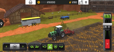 Farming Simulator 18 - Un trattore verde con un coltivatore sta preparando il campo per la semina, mostrando l'interfaccia di controllo intuitiva e l'indicatore di livello laterale.