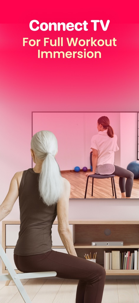 LazyFit: Workout For Beginners - Die App ermöglicht das Spiegeln von Workouts auf einen Fernseher, um eine "Full Workout Immersion" zu bieten, wie hier durch die Darstellung einer Nutzerin beim Stuhltraining gezeigt.