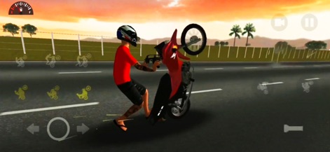 Openworld Moto Bike Stunt Game - Aquí, la herramienta captura la intensidad del juego al mostrar el momento de una caída acrobática, enfatizando la mecánica de colisión y el diseño detallado del casco del piloto, que añade realismo.