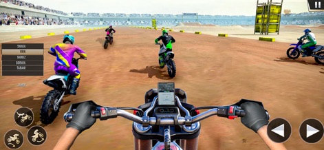 Dirt Bike Racing Simulator 3D - Os usuários são imersos na corrida através da visão em primeira pessoa do guidão e podem ver o placar com os nomes dos competidores.