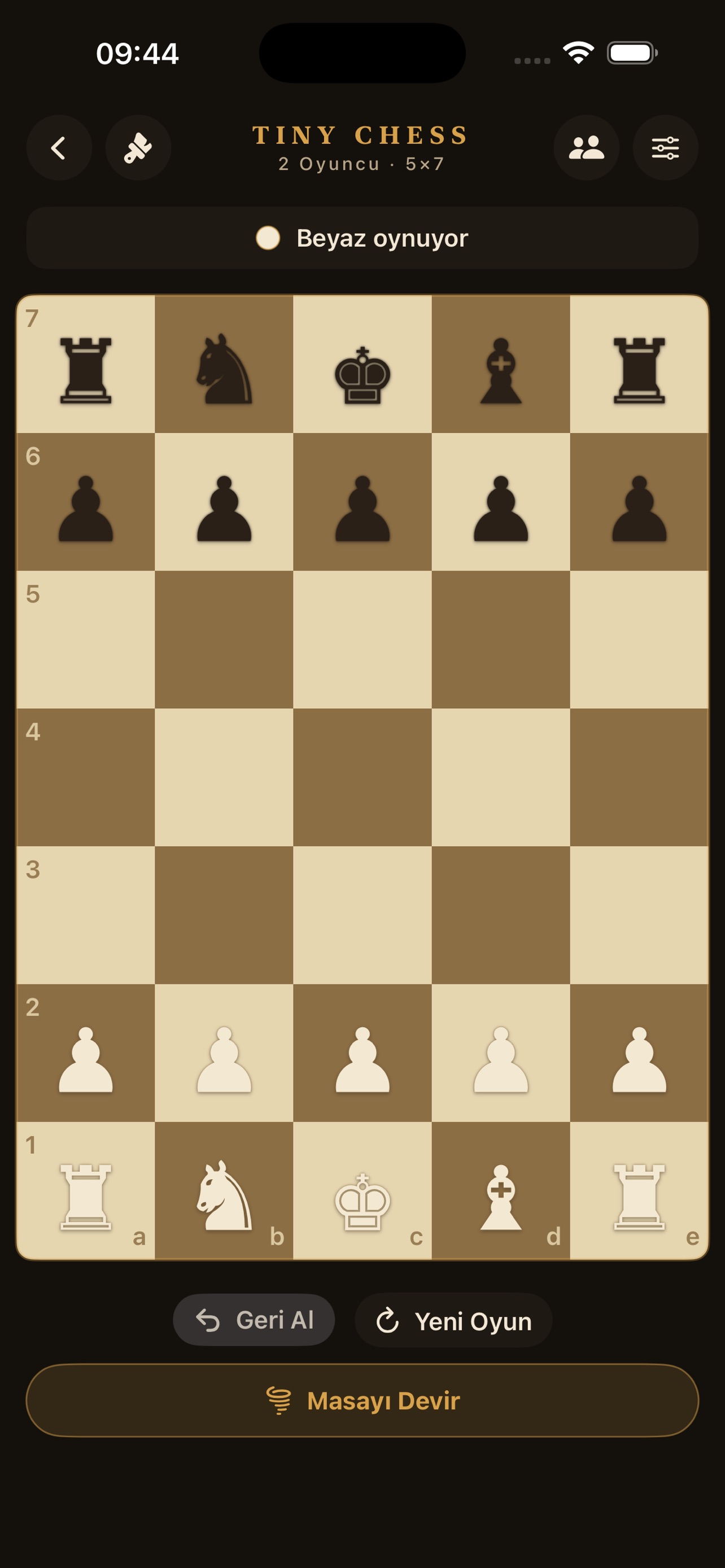 Screenshot 2 of Tiny Chess: Unusual