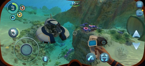 Subnautica - Dive into vibrant coral reefs using the nimble Seamoth, while monitoring vital O2 levels and interacting with the environment using the multi-functional scanner.