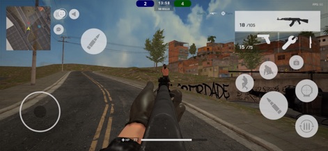 Invasão Elite - La interfaz de juego presenta una clara visión en primera persona de un entorno urbano inspirado en favelas, junto con elementos HUD esenciales como la salud y la munición para una inmersión completa.