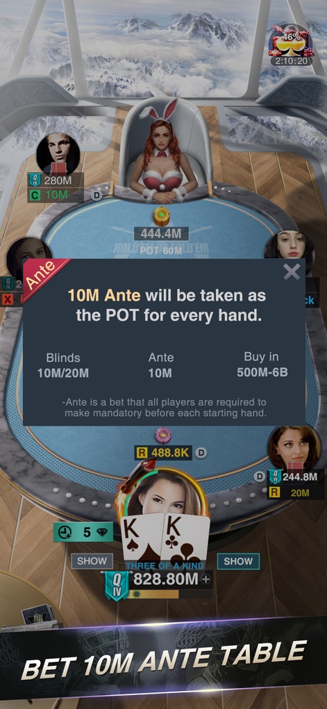 Holdem or Foldem: Texas Poker - Questo screenshot evidenzia le regole di gioco e le puntate, mostrando la finestra pop-up che spiega l'importo dell'Ante di 10M, e la chiara visualizzazione delle carte in mano al giocatore con un "THREE OF A KIND" suggerito.