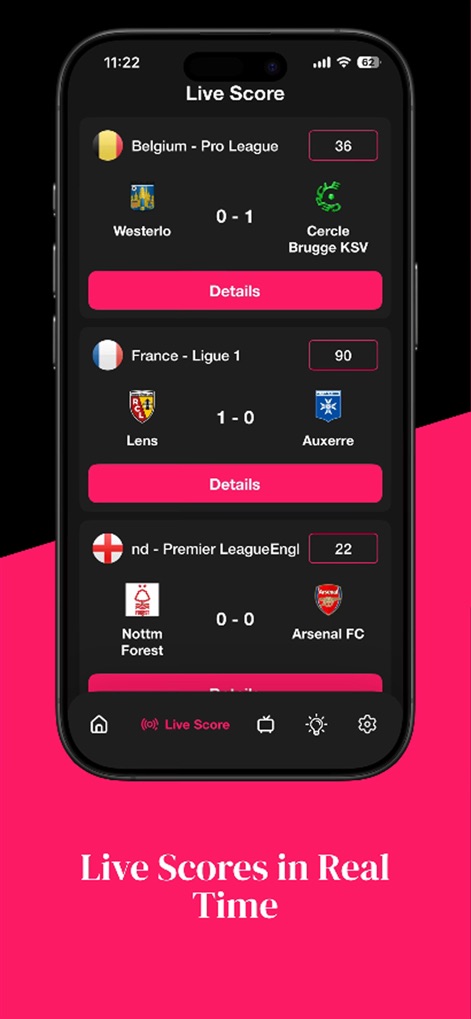 Football Live TV HD : Score - Das Tool liefert aktuelle Ergebnisse der Live-Spiele aus Top-Ligen wie der England Premier League und bietet eine klar strukturierte Navigationsleiste am unteren Rand für schnellen Zugriff.