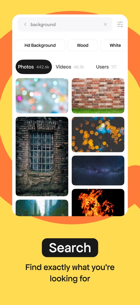 Pexels - Questo strumento permette una ricerca efficiente con filtri dettagliati come "Hd Background" o "Wood", visualizzando una griglia di risultati visivi pertinenti e il pulsante "Search" per affinare la ricerca.