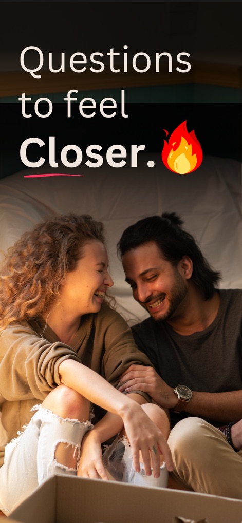 Lovify: Couple Questions Games - Esta imagem ilustra o impacto das perguntas do aplicativo, mostrando um casal sorridente e um emoji de chama que representa a intensidade crescente da conexão.