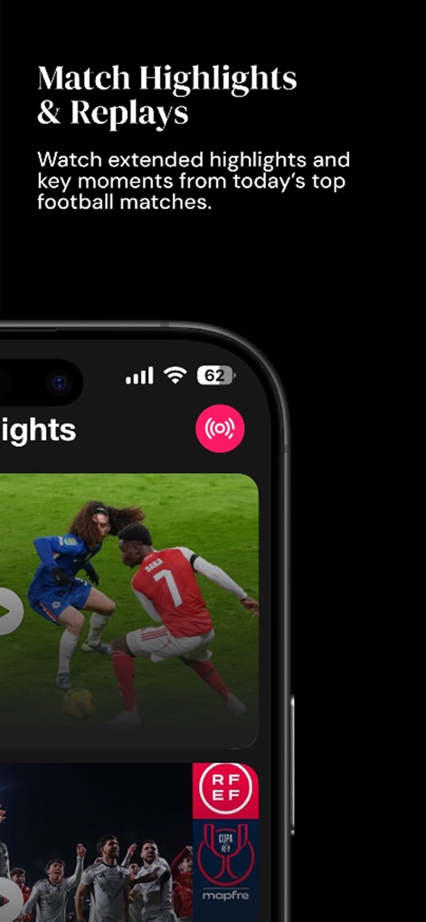 Football Live TV HD : Score - Die App stellt visuell ansprechende "Match Highlights & Replays" bereit, mit zahlreichen Miniaturansichten von packenden Spielszenen, die zum Ansehen einladen.