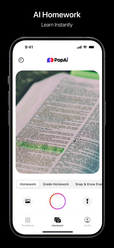 PopAi: AI Chat&Homework Helper - 사용자는 카메라로 '숙제 문제'를 스캔하여 즉시 풀이 과정을 얻거나, 'Grade Homework' 기능을 통해 숙제를 채점하고 내용을 파악할 수 있습니다.