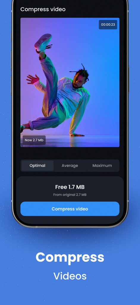 Free Up Storage - Cleanup Guru - La funcionalidad de compresión de videos permite a los usuarios reducir el tamaño de los archivos, con opciones para elegir la calidad "Óptima" o "Máxima" y visualizar el "Ahorro" de espacio.