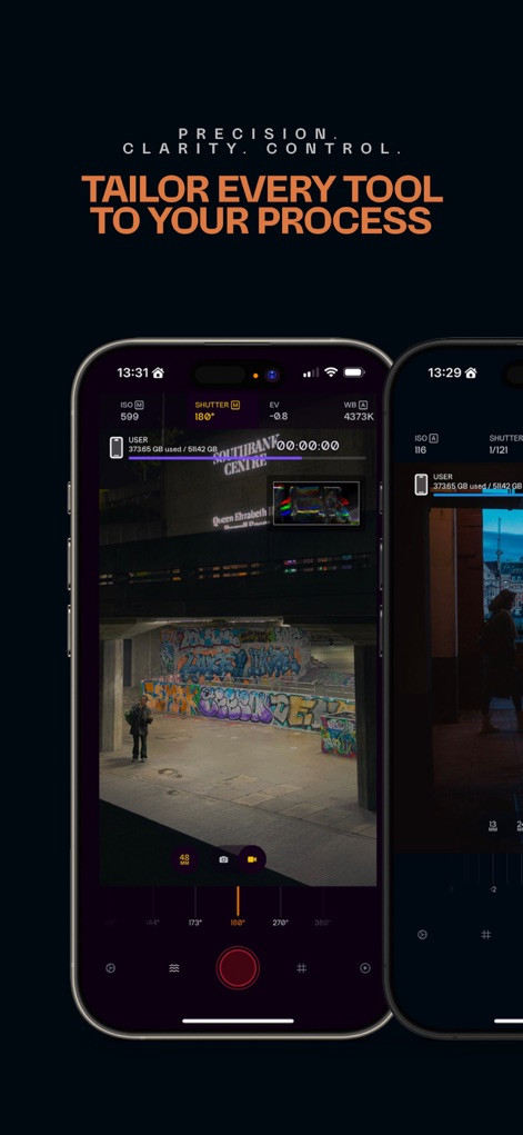 Pearla - Pro Filmic Camera - Esta captura muestra los extensos controles manuales, incluyendo ajustes de ISO y velocidad de obturación, junto con un histograma para el monitoreo de exposición, permitiendo a los usuarios "Tailor every tool to your process".
