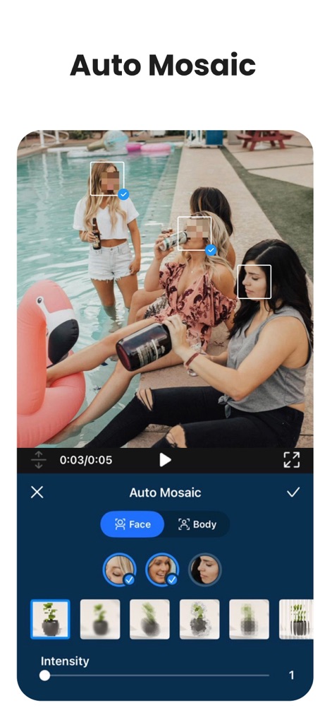 PowerDirector: AI Video Editor - L'application propose une fonction Auto Mosaic qui détecte et masque automatiquement les visages ou corps, avec un contrôle précis de l'intensité.