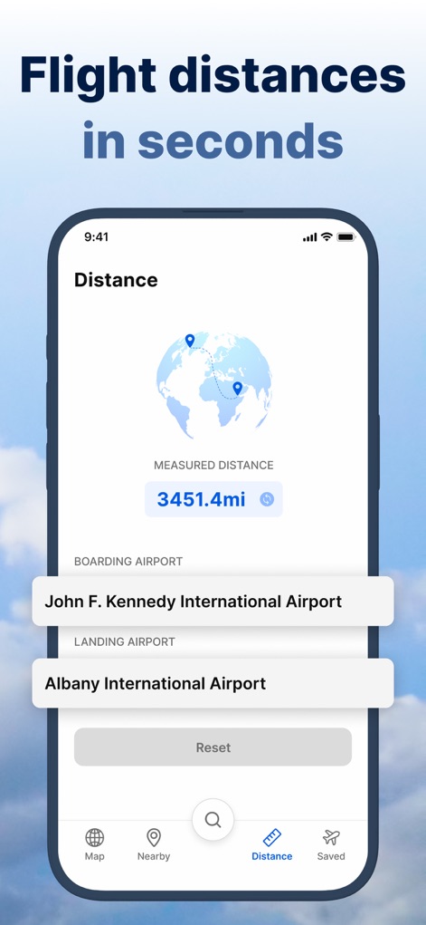 FlightSky: Flight Tracker - A funcionalidade permite calcular rapidamente a distância entre aeroportos, exibindo a medida de "3451.4mi" e os campos de entrada para o Aeroporto Internacional John F. Kennedy e o Aeroporto Internacional de Albany.