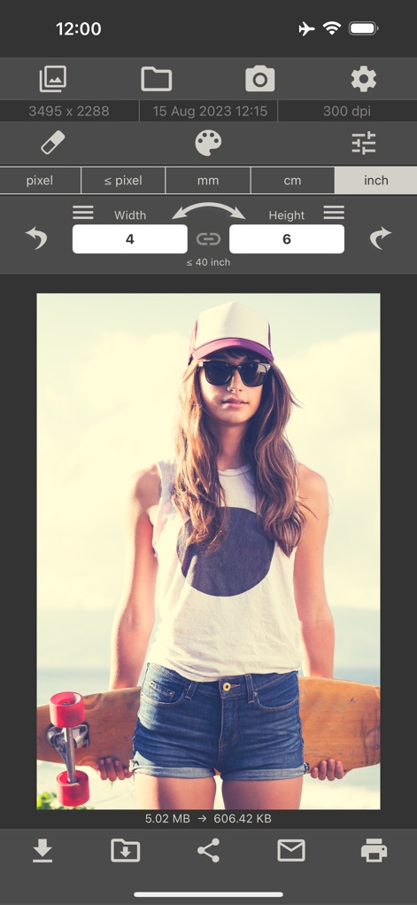 Image Size - 사용자는 '인치' 단위를 활용하여 이미지의 '가로'와 '세로' 크기를 직접 입력할 수 있으며, 체인 아이콘으로 종횡비를 유지하며 조정할 수 있습니다.