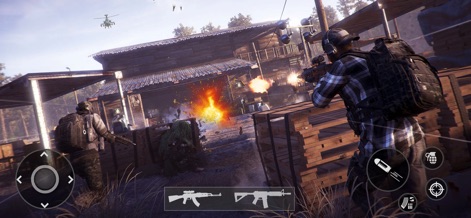 Cover Fire 3D: Gun Games 2026 - Esta captura ilustra el combate cercano y frenético, con disparos y explosiones iluminando un entorno industrial que incluye cajas de madera apiladas y una estructura de almacén al fondo.