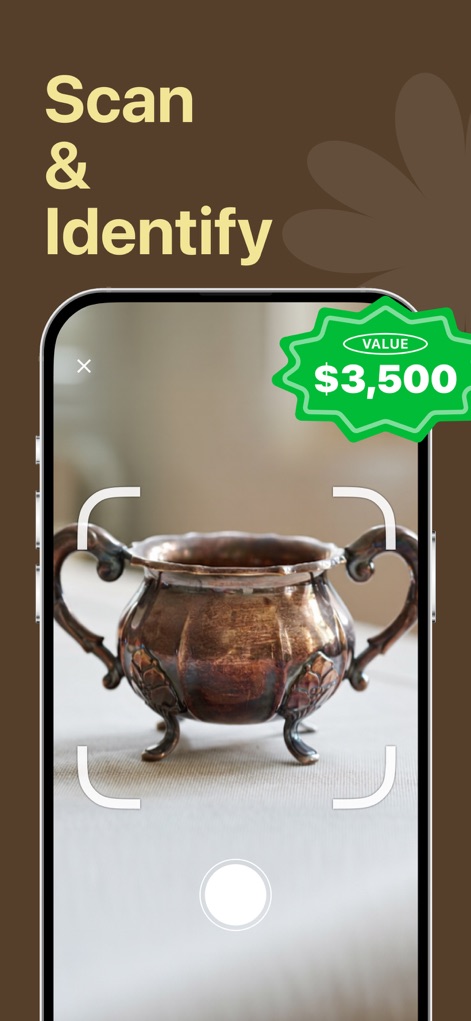 AntiqSnap: Antique Identifier - La aplicación permite escanear objetos con facilidad, mostrando el encuadre de la cámara para la identificación y un badge flotante con la valoración de $3,500.