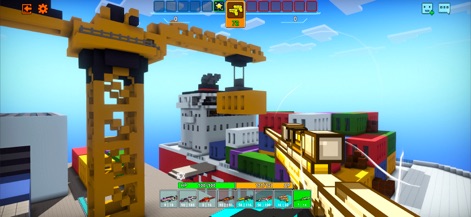 Cops N Robbers:Pixel Craft Gun - La captura muestra un mapa ambientado en un puerto de carga con una grúa imponente y contenedores coloridos, ideal para enfrentamientos tácticos y exploración.