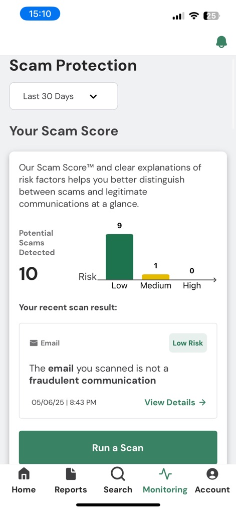 TruthFinder Search - Esta herramienta proporciona una 'puntuación de estafa' visual con un gráfico de barras, y muestra los 'resultados de escaneos recientes' para identificar comunicaciones de bajo riesgo como correos electrónicos.