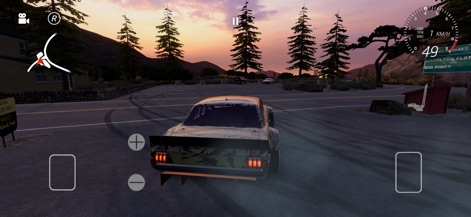 Apex Racing - Os usuários podem participar de desafios de drift em cenários pitorescos ao pôr do sol, onde as marcas de pneu na estrada evidenciam as manobras realizadas.