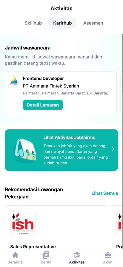 SIAPkerja Kemnaker - Within the 'Aktivitas' section, the 'Karirhub' tab displays scheduled 'Jadwal wawancara' and offers a curated list of 'Rekomendasi Lowongan Pekerjaan'.