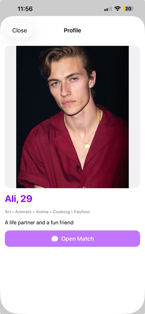 Cuff: Make Friends & Date - L'application présente des profils complets, affichant l'image de profil de l'utilisateur avec son nom et âge, ainsi qu'une liste de ses centres d'intérêt et un bouton "Open Match" pour interagir.