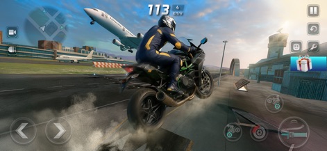 Extreme Motorcycle Simulator - Explore the game's spectacular jumps, set against an industrial backdrop with an impressive passing airplane.