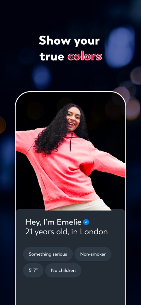 LOVOO - Dating App & Chat App - Esta vista de perfil enfatiza la personalización con atributos detallados como "Something serious" y "No children", permitiendo a los usuarios presentarse de manera genuina.