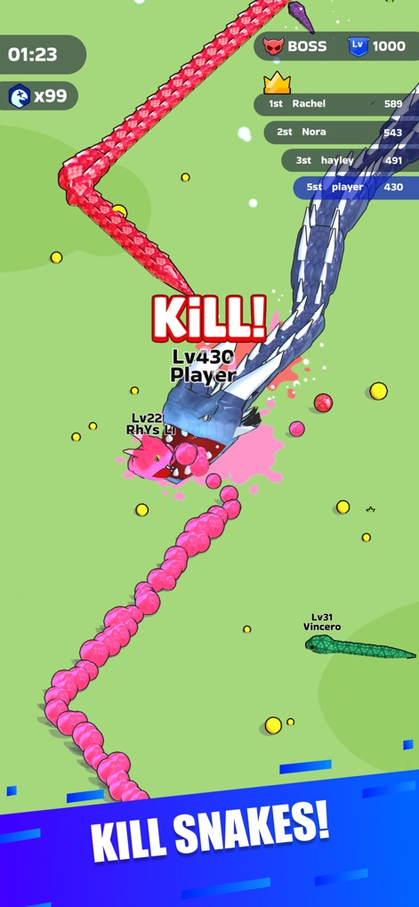 Snake Clash! - La imponente serpiente roja domina la arena, mientras salpicaduras de líquido rosado evidencian la ferocidad de la batalla contra otros oponentes.