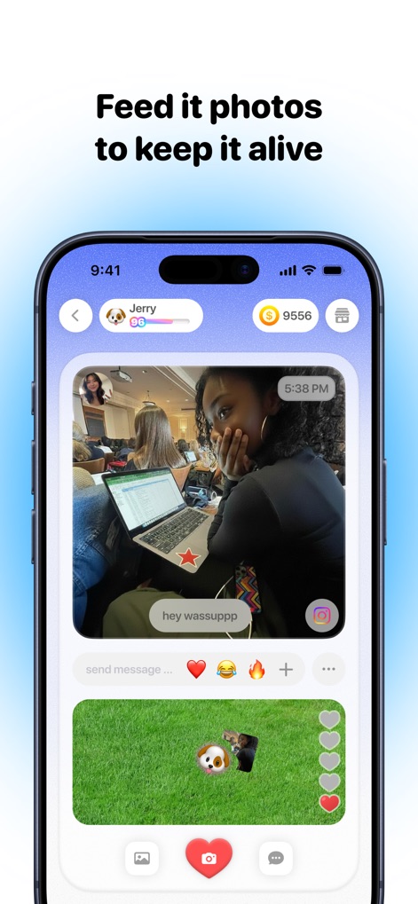 PicPet - Los usuarios pueden mantener viva a su mascota virtual alimentándola con fotos diarias, lo que se refleja en un icono de mascota con una estrella y un balance de monedas visible en la parte superior.