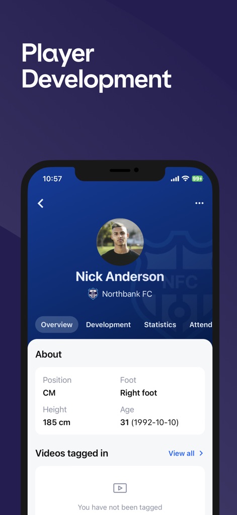 360Player - Se observa un perfil de jugador detallado con información clave como "Position" y "Height", y un espacio para "Videos tagged in" que apoya la mejora continua.