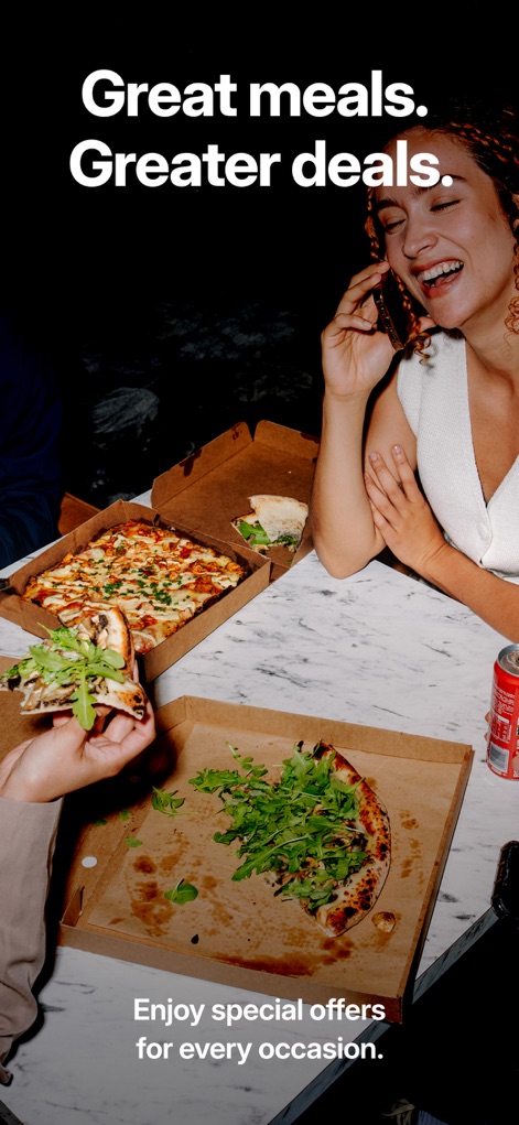 Bolt Food - Nutzer profitieren von exklusiven Angeboten und sehen genüsslich verzehrte Pizzen, die die Freude am Sparen und Genießen betonen.