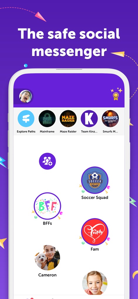 Kinzoo: Fun All-Ages Messenger - Esta tela de início apresenta os círculos de contatos aprovados e diversas atividades acessíveis, como o 'Explore Paths' e 'Maze Raider'.