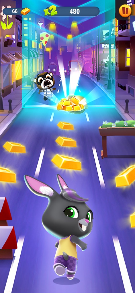 Talking Tom Gold Run - The game intensifies with dynamic night cityscapes illuminated by neon lights, as characters chase down the mischievous Roy Rakoon.