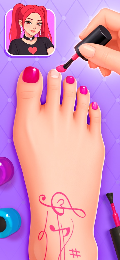Nail Salon Games for Kids 2-5 - Os usuários podem experimentar uma pedicure, aplicando esmalte rosa vibrante nos dedos dos pés e observando os detalhes da tatuagem de notas musicais no pé.