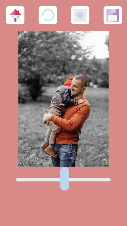 #4. Black & white photo editor (iOS) Podle: Alejandro Melero Zaballos