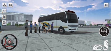 Bus Simulator Driving Game 3D - Un autobús detenido permite la interacción con los pasajeros que esperan para abordar, evidenciando el sistema de rutas y paradas.