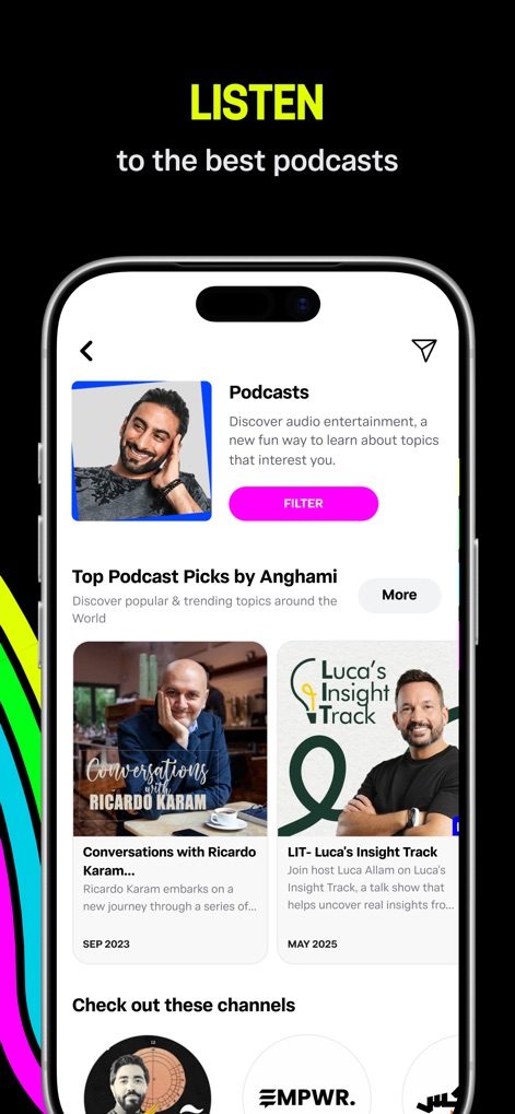 Anghami: Play Music & Podcasts - L'application propose une section dédiée aux podcasts, avec des sélections éditoriales telles que les « Top Podcast Picks by Anghami » et une variété de chaînes thématiques pour une exploration approfondie du contenu audio.