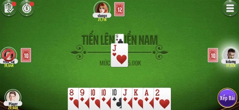 Tiến Lên Miền Nam Offline - Witness a single card being played onto the table, while other players' card counts visibly update, reflecting the game's dynamic flow.