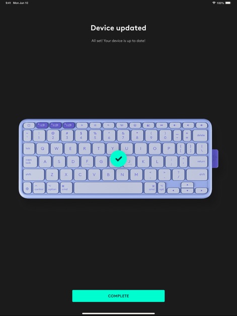Logi Options+ Mobile - L'application confirme la bonne installation des mises à jour de micrologiciel, signalée par un message "Device updated" et une coche verte sur le clavier Flip Folio.